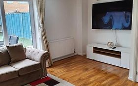 Spacious And Tastefully Decorated Town House In Lakeside West Thurrock Grays